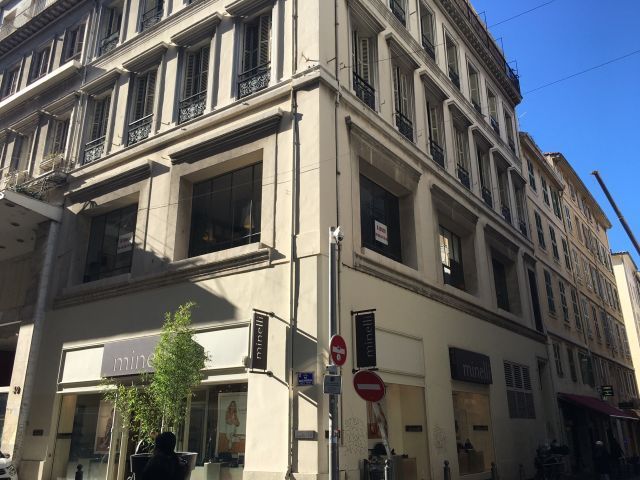 Nous vous proposons à la vente, une belle surface