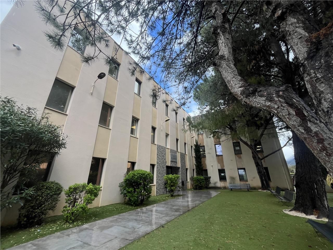 A LOUER - BUREAUX - ZI LES PALUDS - 13400 AUBAGNE