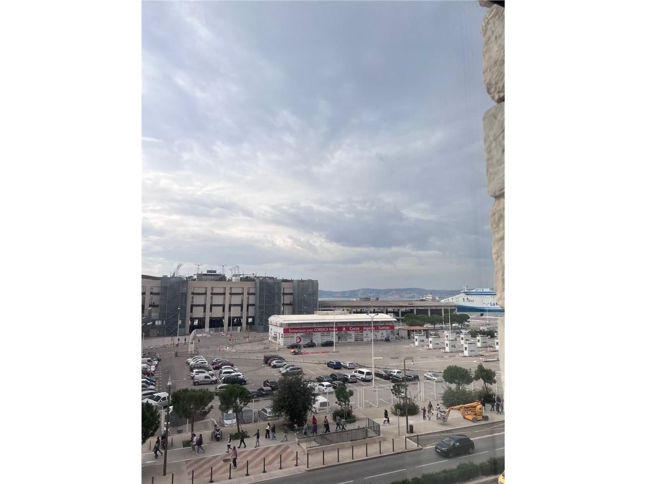 BUREAUX A LOUER - JOLIETTE A MARSEILLE 13002 " LE