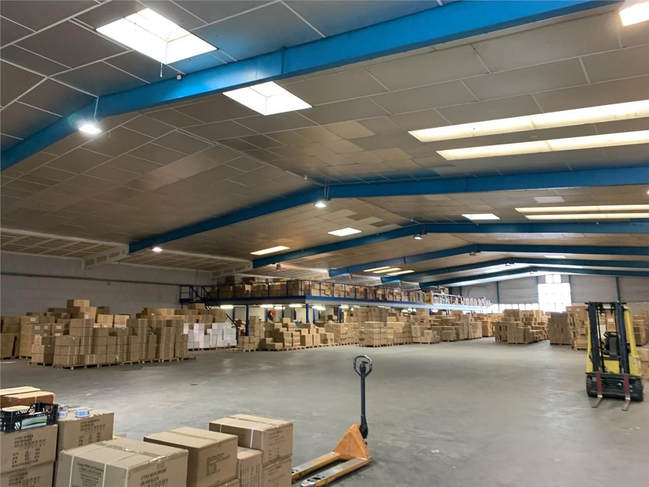 LOCAUX MIXTES A LOUER - VALBARELLE - 13011 MARSEI