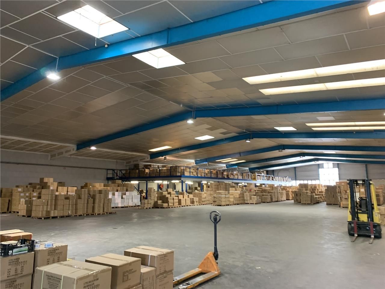 LOCAUX MIXTES A LOUER - VALBARELLE - 13011 MARSEI