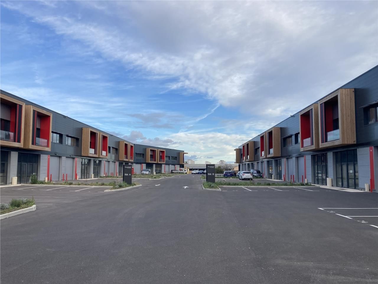 Local d'activité neuf de 372 m² env. composé de 2