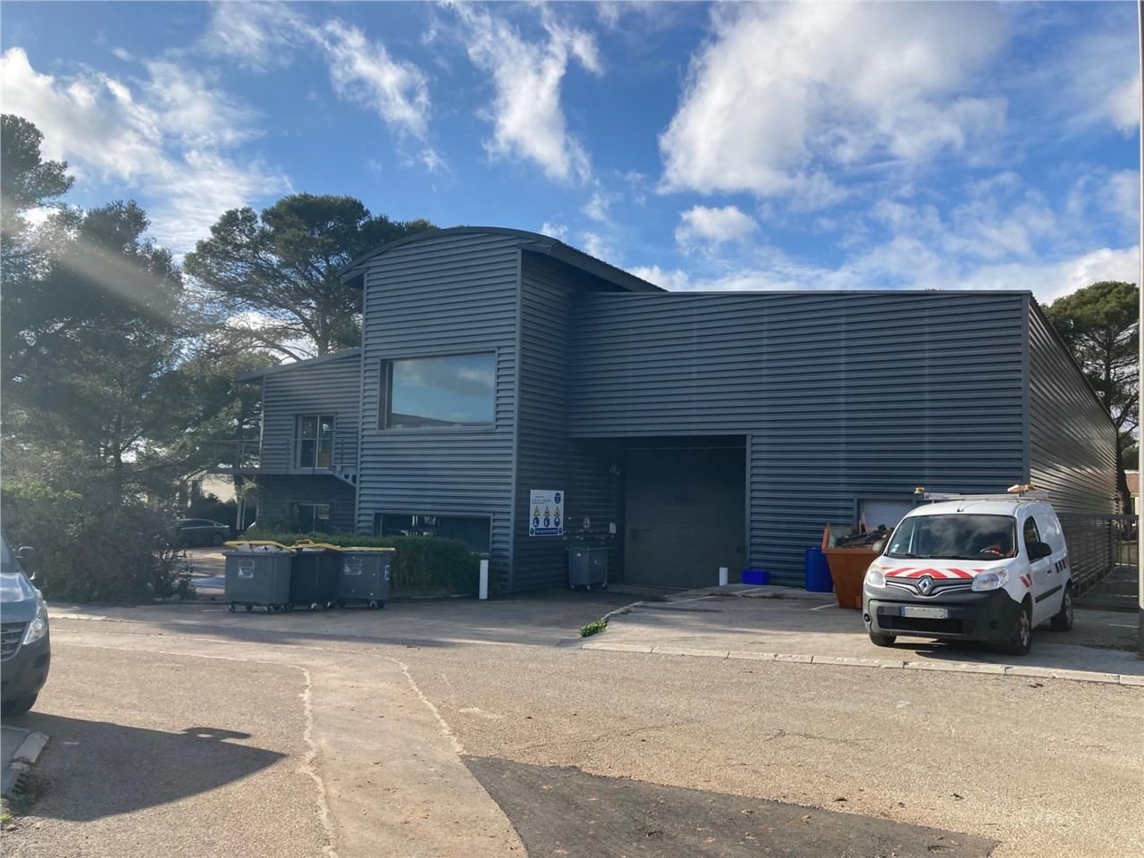 Au coeur du Parc d'activité de Signes - proche Ci