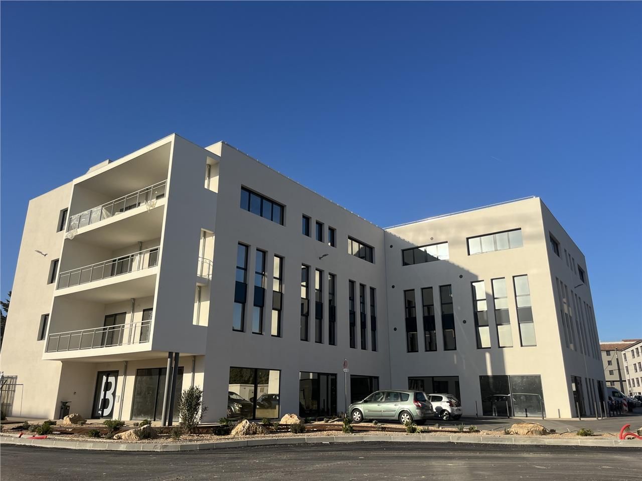 BUREAUX A LOUER A AUBAGNE 13400 - LES PLATEAUX DE