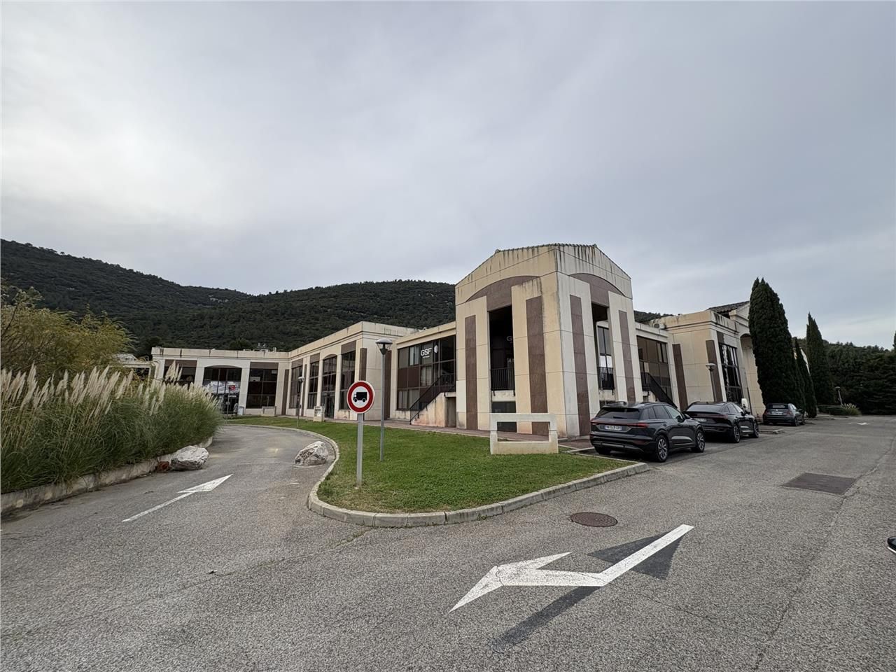 BUREAUX A LOUER A GEMENOS 13420 "LES ESPACES DE L