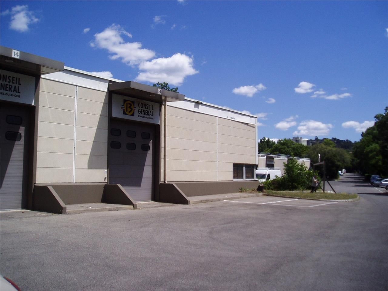 LOCAUX D'ACTIVITES A LOUER  - LA POMME A MARSEILL