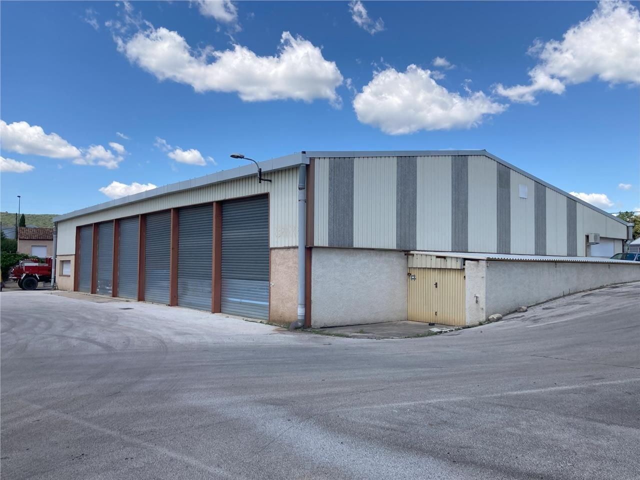 Centre Var, proche des axes autoroutiers, local a