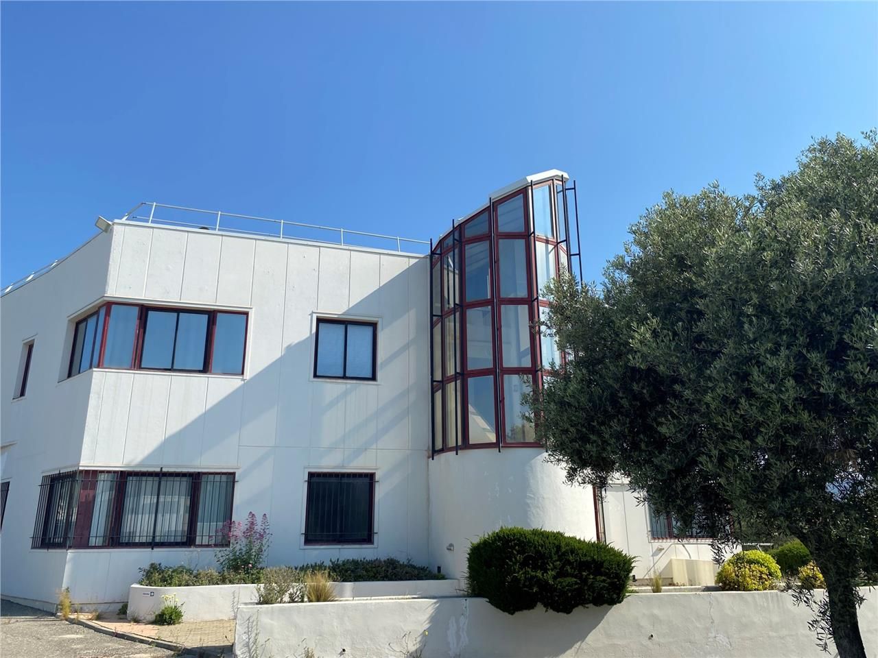 BUREAUX A VENDRE OU A LOUER - ZAC ATHELIA III - 1