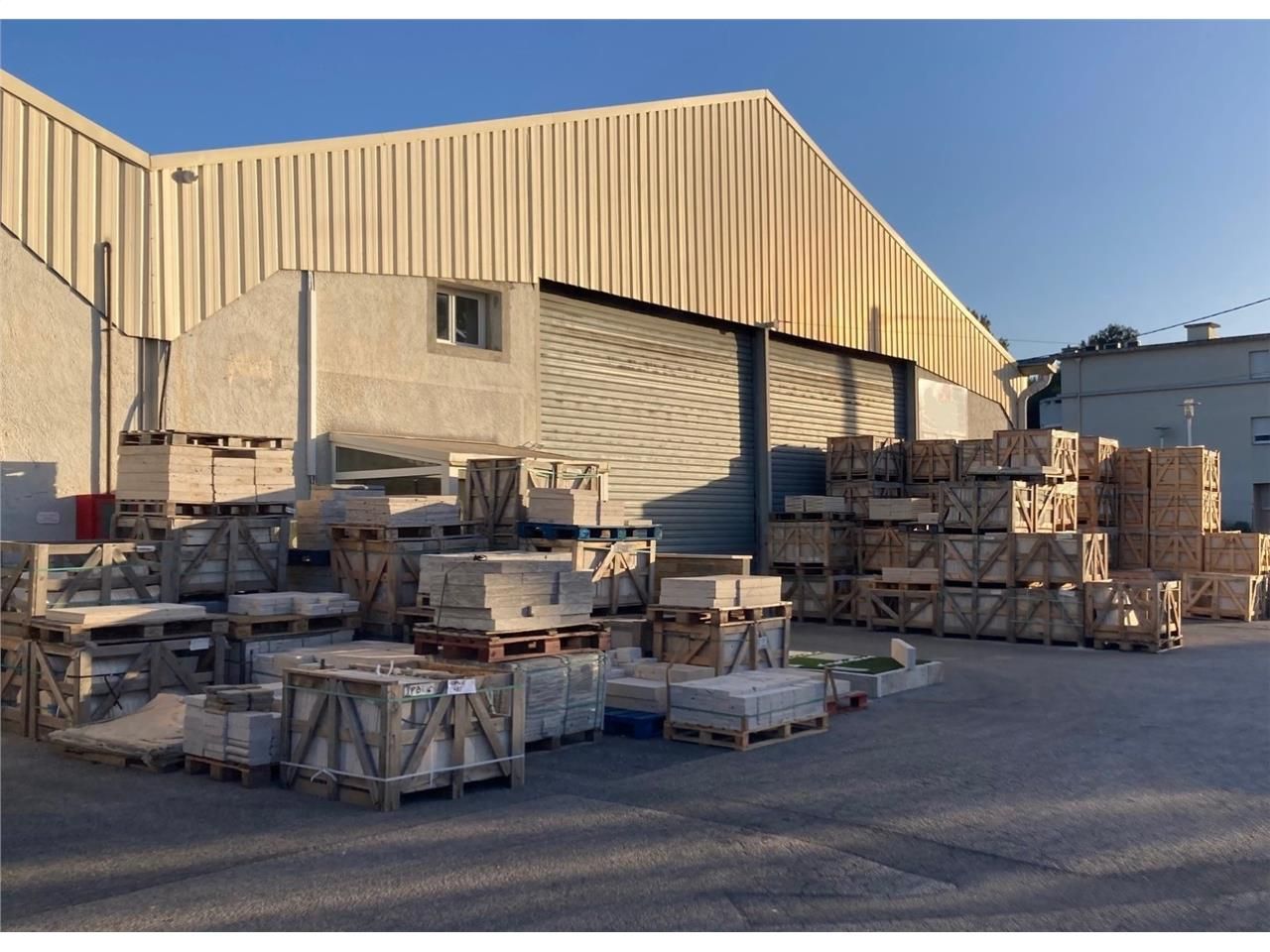 Situé dans un ensemble industriel multilocataires