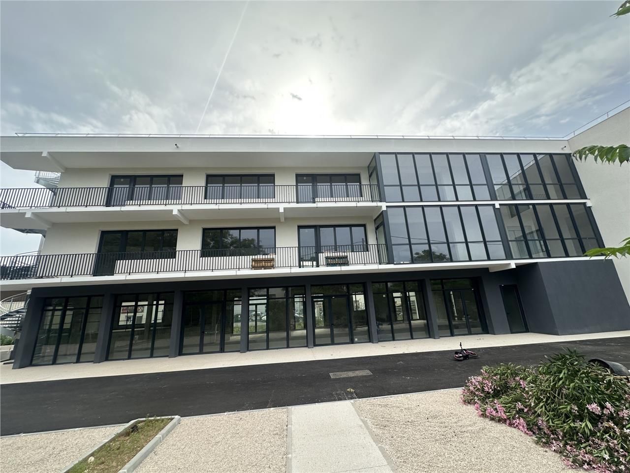 BUREAUX NEUFS A LOUER - 13400 AUBAGNE : CBRE vous