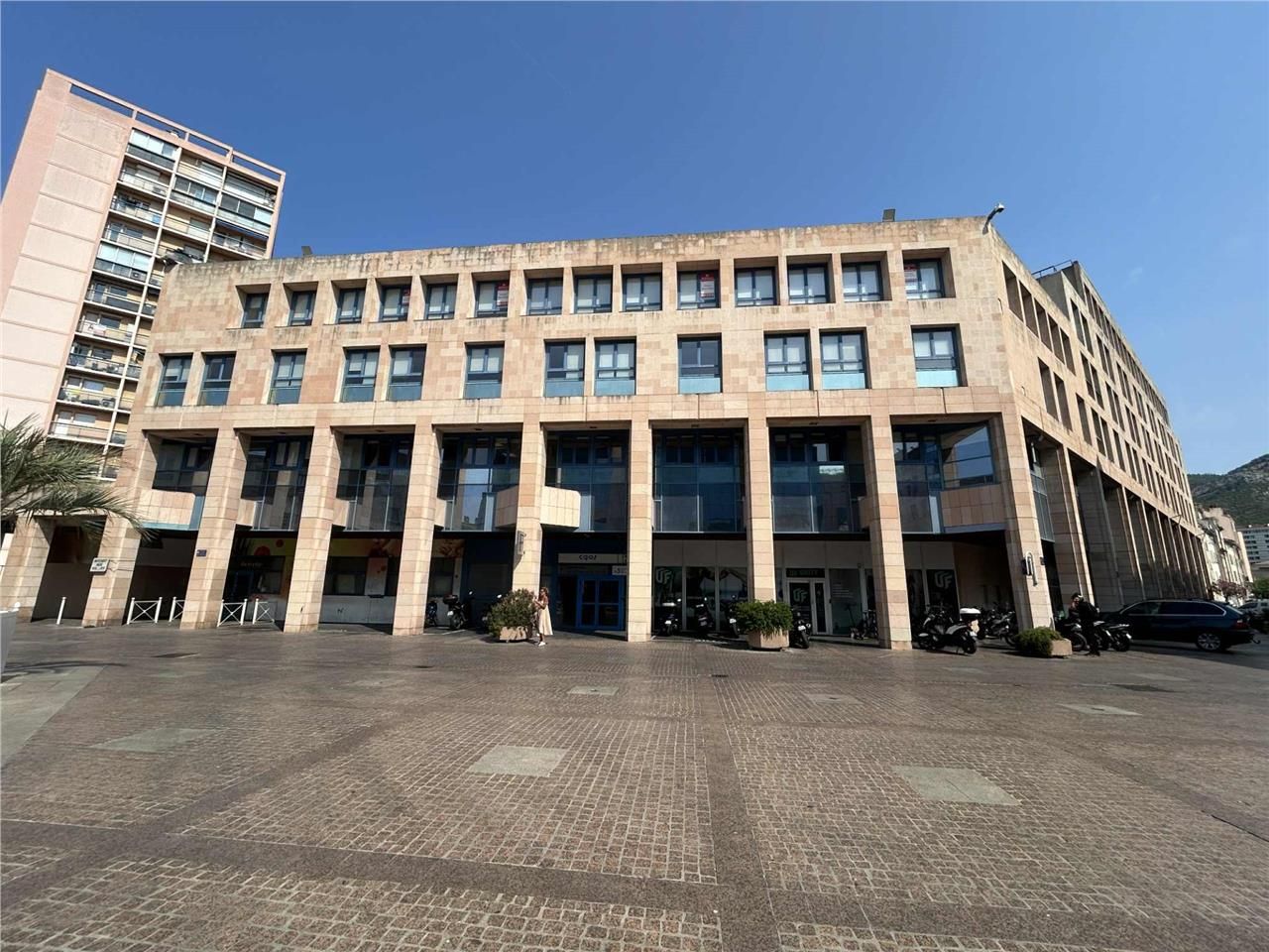 BUREAUX A LOUER - CENTRE-VILLE DE TOULON : CBRE C