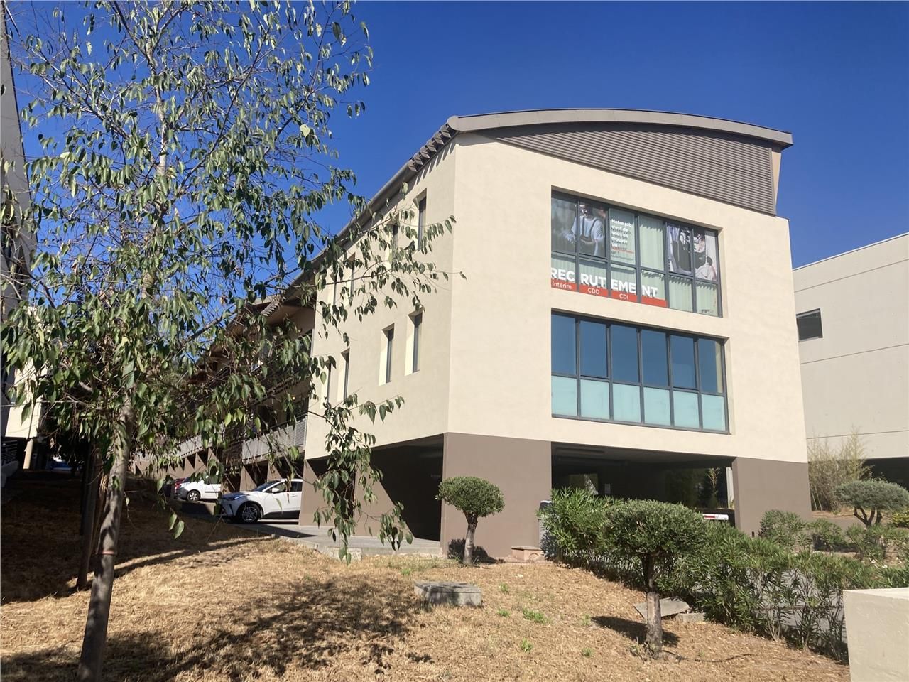 Situé dans le Parc d'activité Pole d'Excellence J