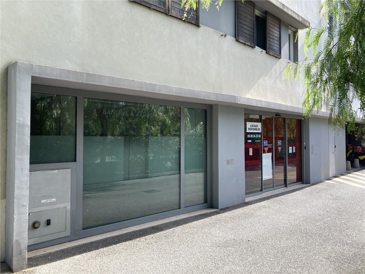 Au rez-de-chaussée d'un immeuble en copropriété s