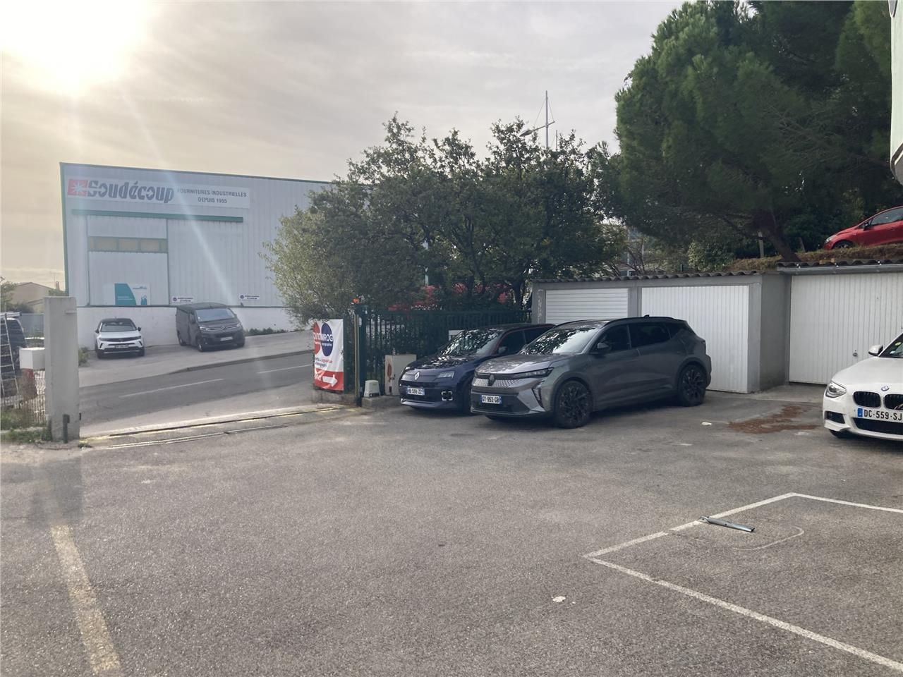 Dans un ensemble immobilier en copropriété situé 