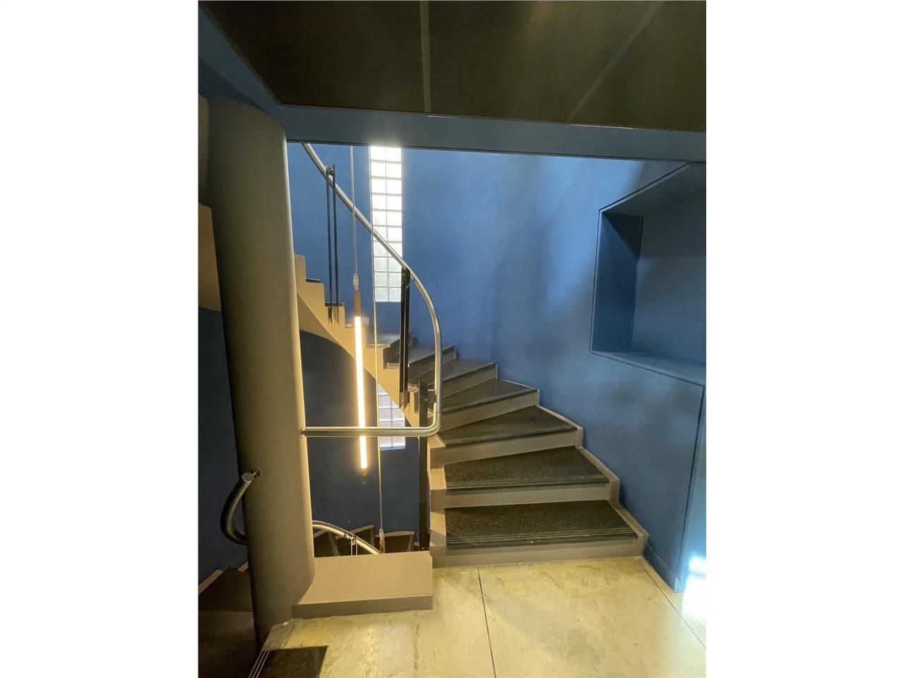 CBRE vous propose 5 cellules de 15  m² à 90 m² au