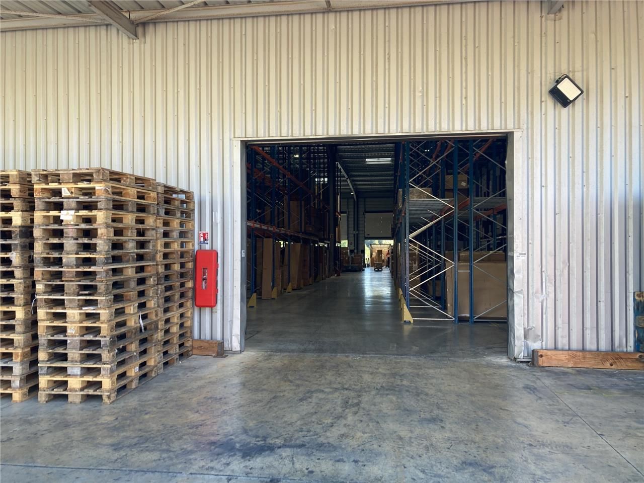 Rare sur tout le département du Var, bel entrepôt