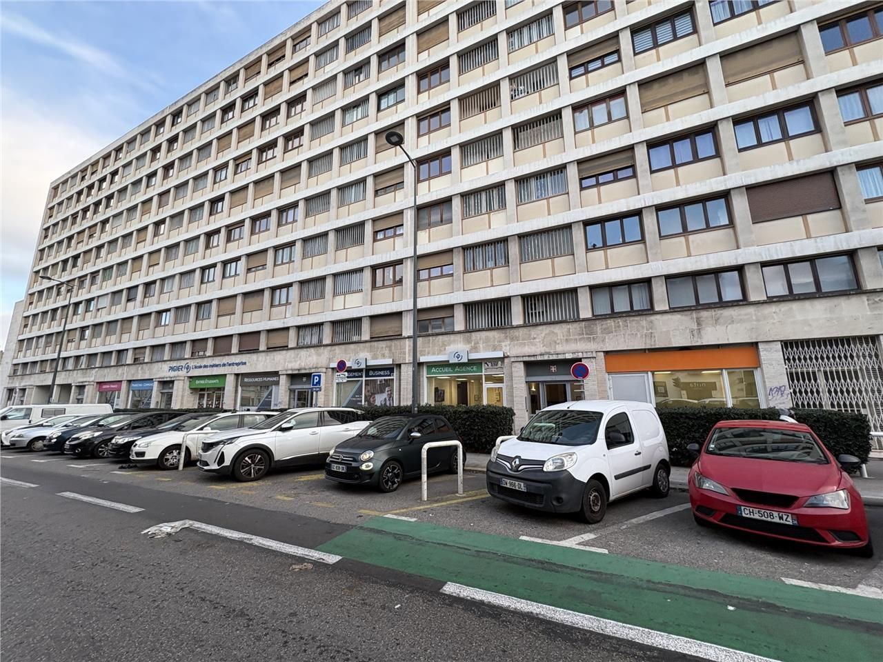 Idéalement situés à 500 mètres du nouveau tramway