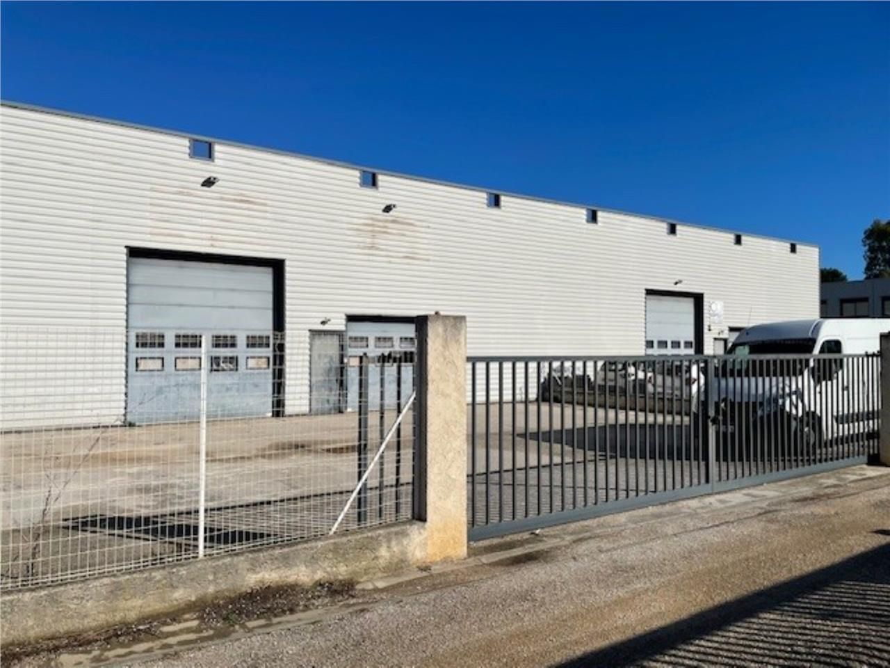 Dans la zone industrielle des Playes à Six-fours,