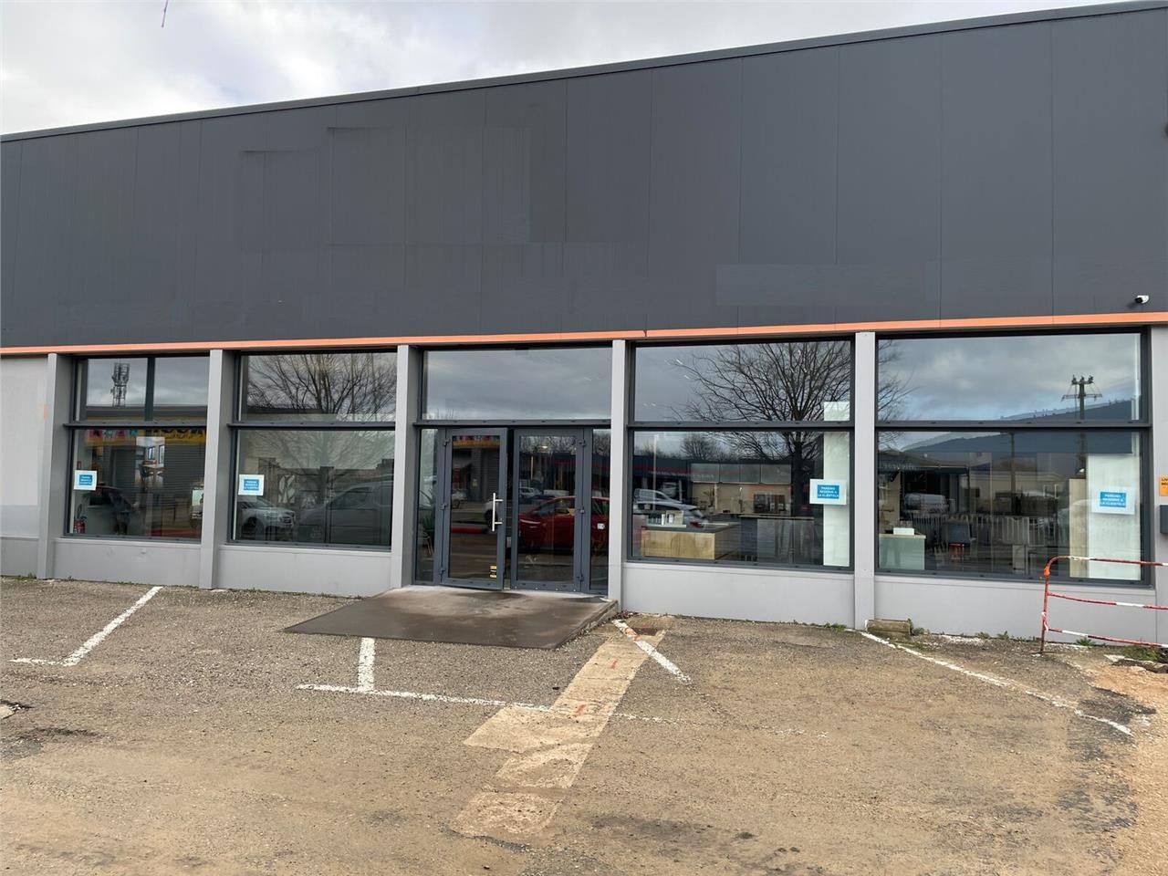 Centre Var, tout proche de l'A8, Local d'activité