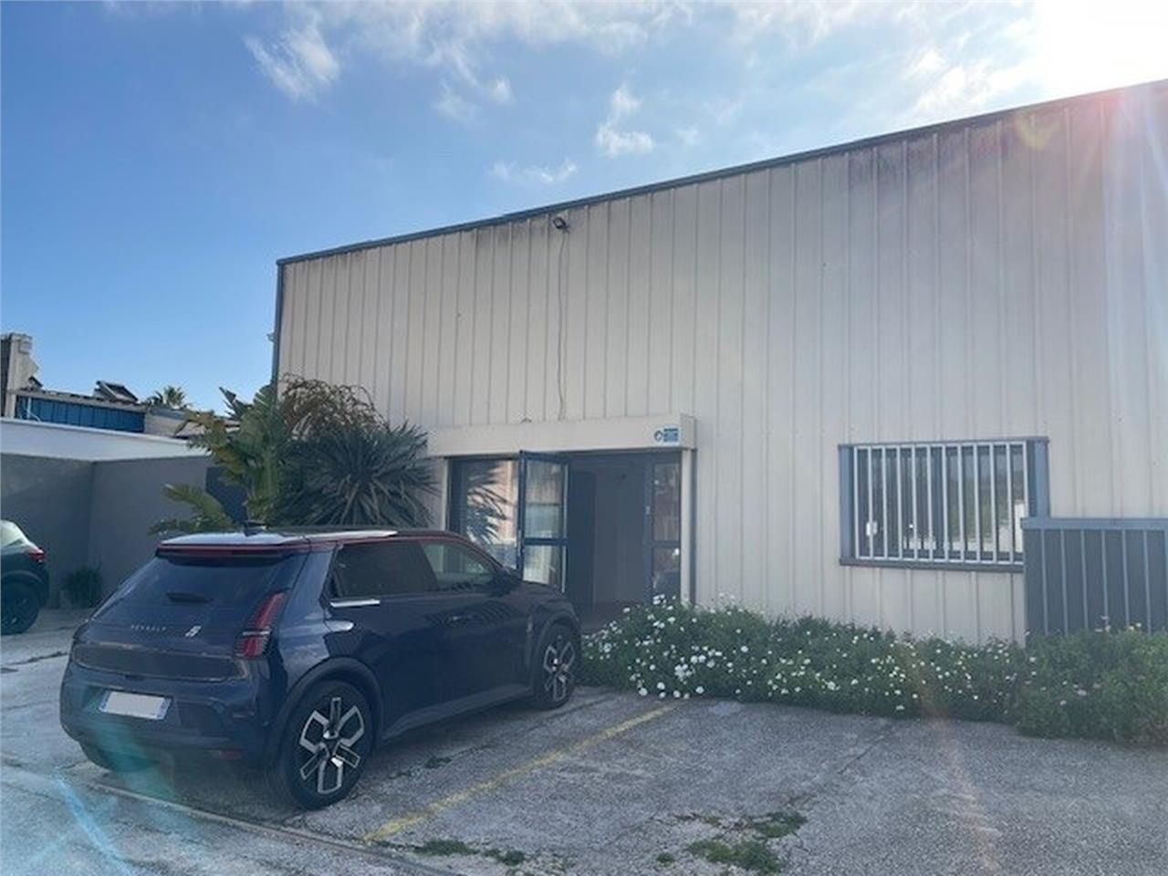 Proche secteur Hyères, petit local d'activité de 