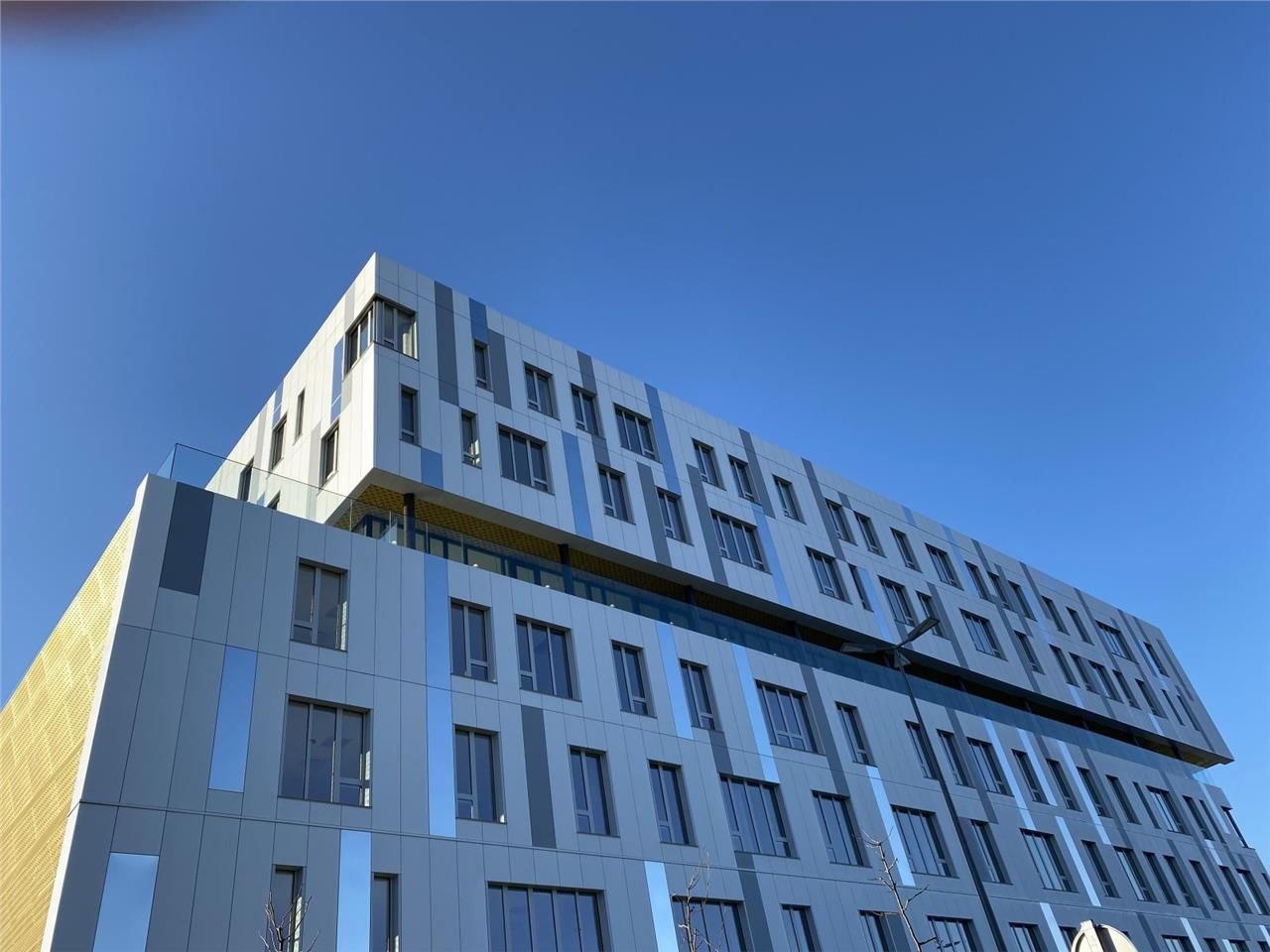 Aux portes de Nantes, proche Atlantis, CBRE vous