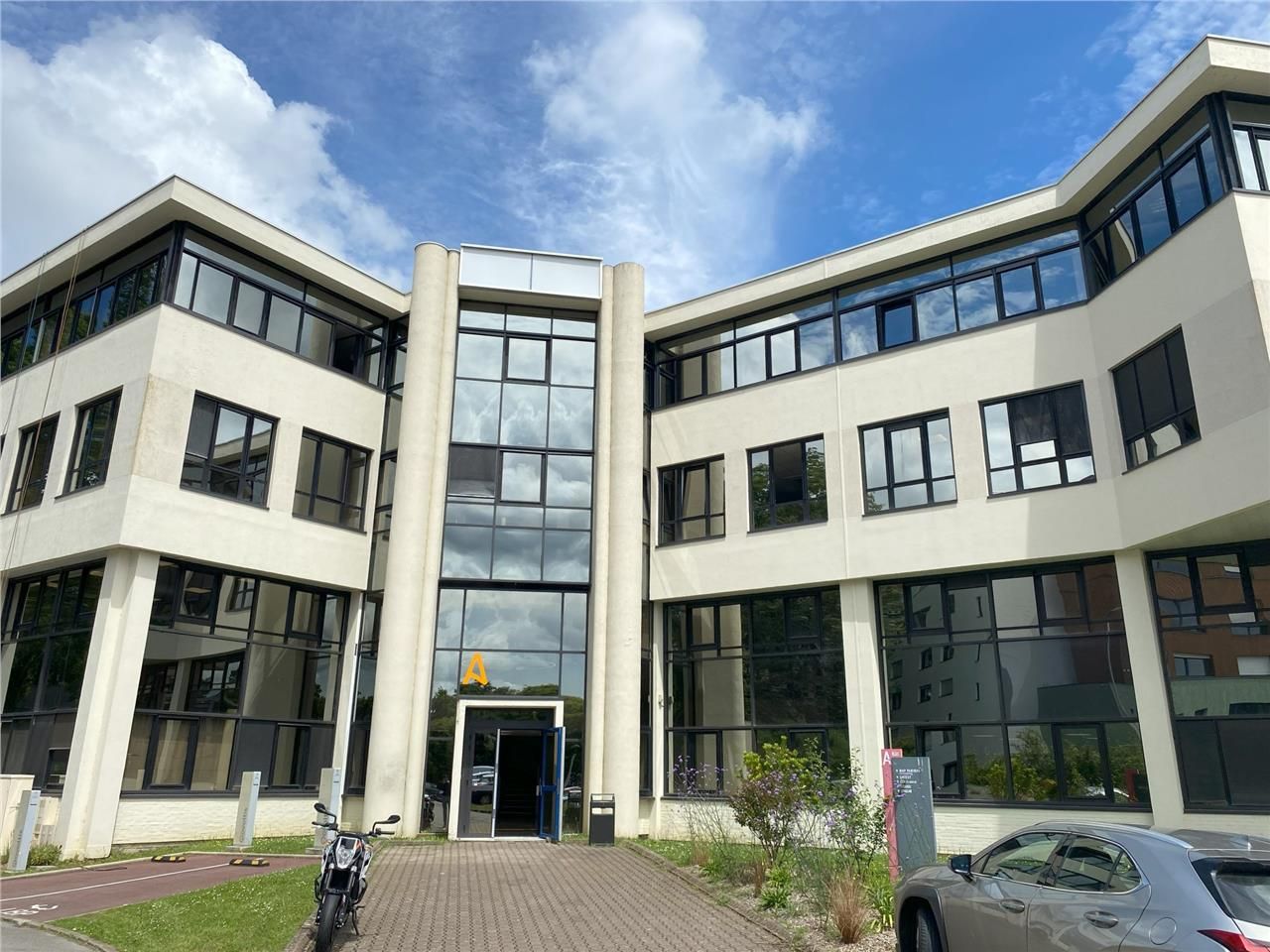 A louer au sein du Parc de la Rivière, CBRE vous 