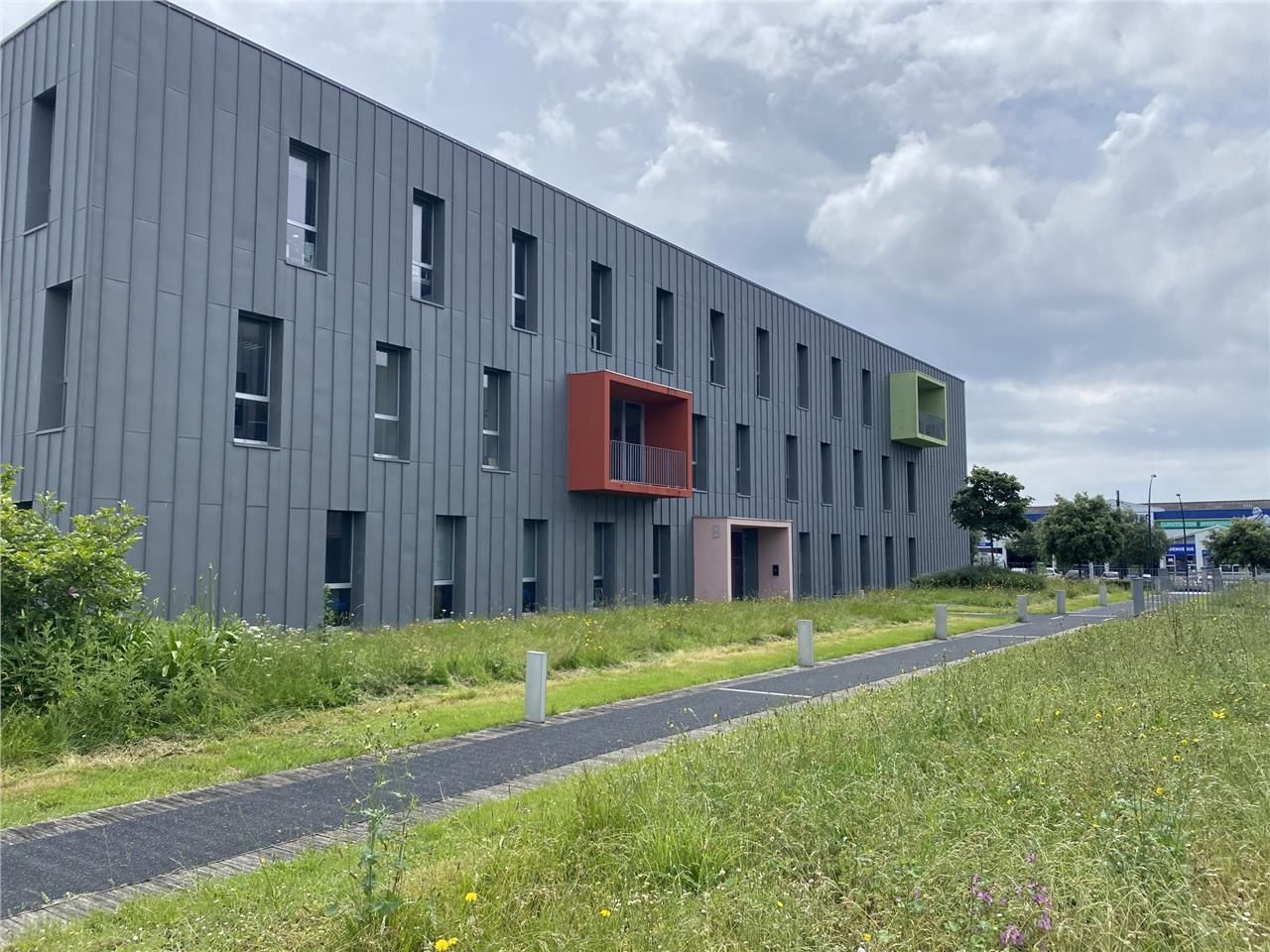 Ces bureaux, situés  à Saint-Herblain, près du ce