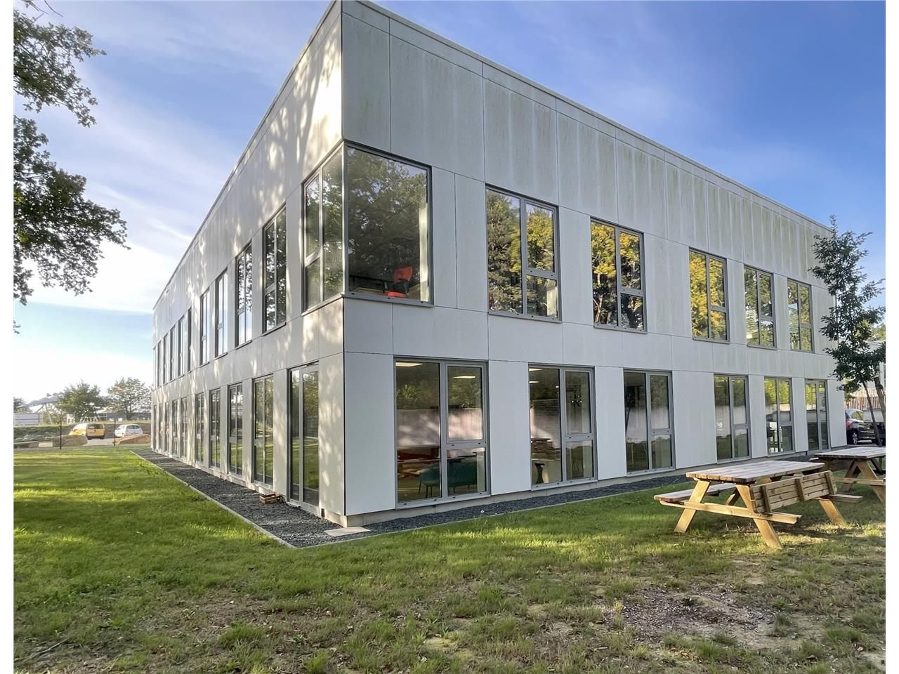 Au sein de la zone tertiaire RAGON, CBRE vous pro