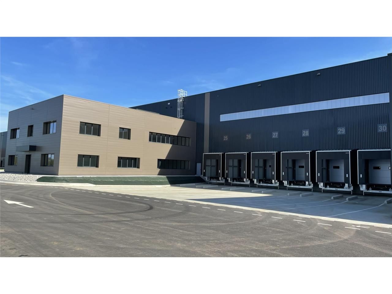 Situé à proximité directe de l'A83, reliant Niort