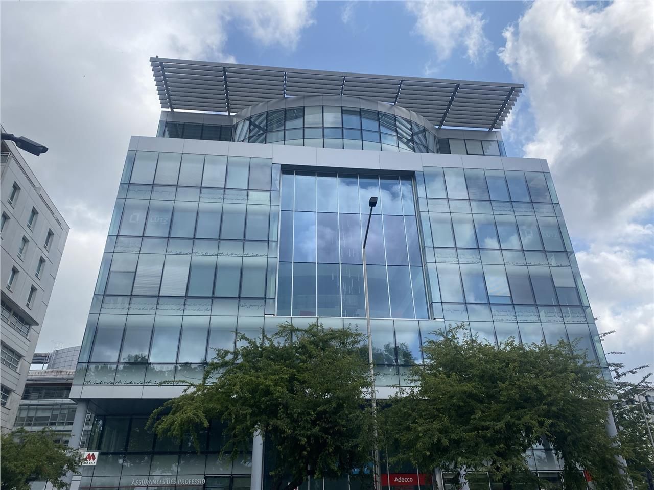 Angers - Place François Mitterrand : Au pied du T