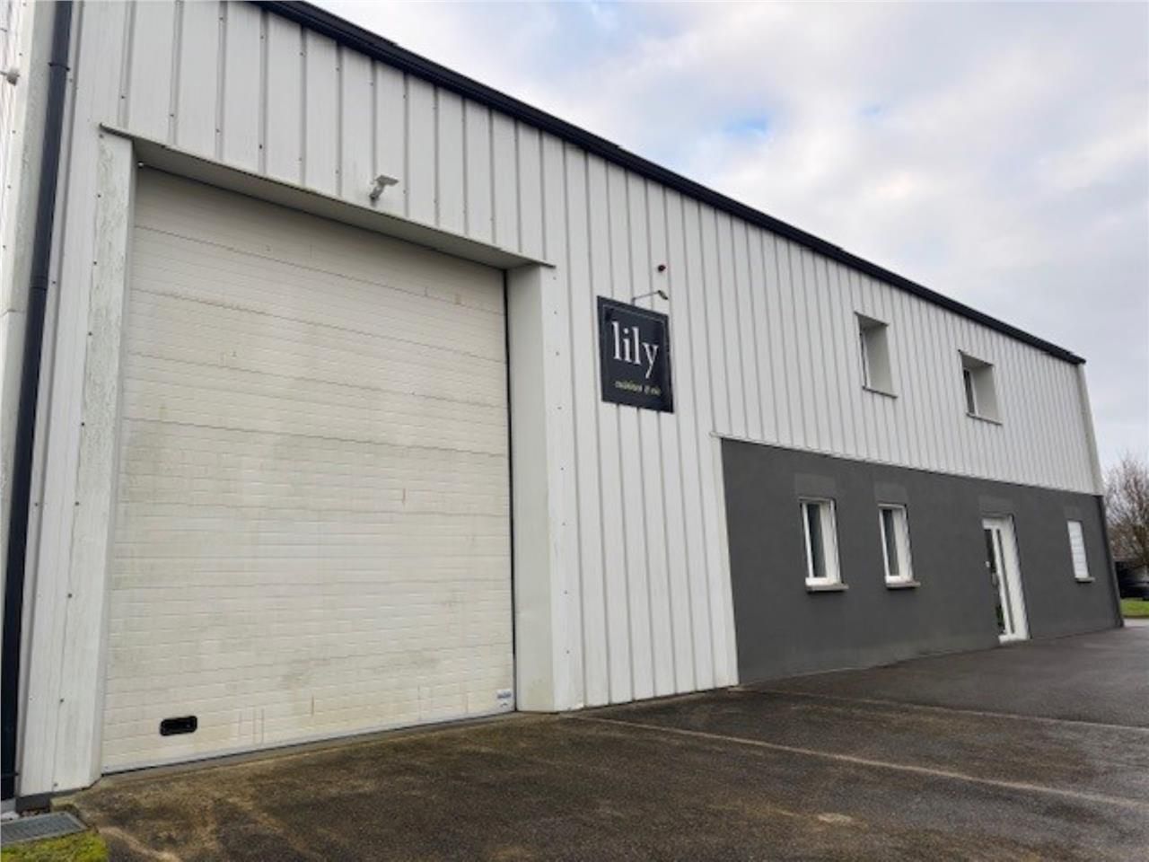 Dans une zone d'activités située Sud Loire, à pro