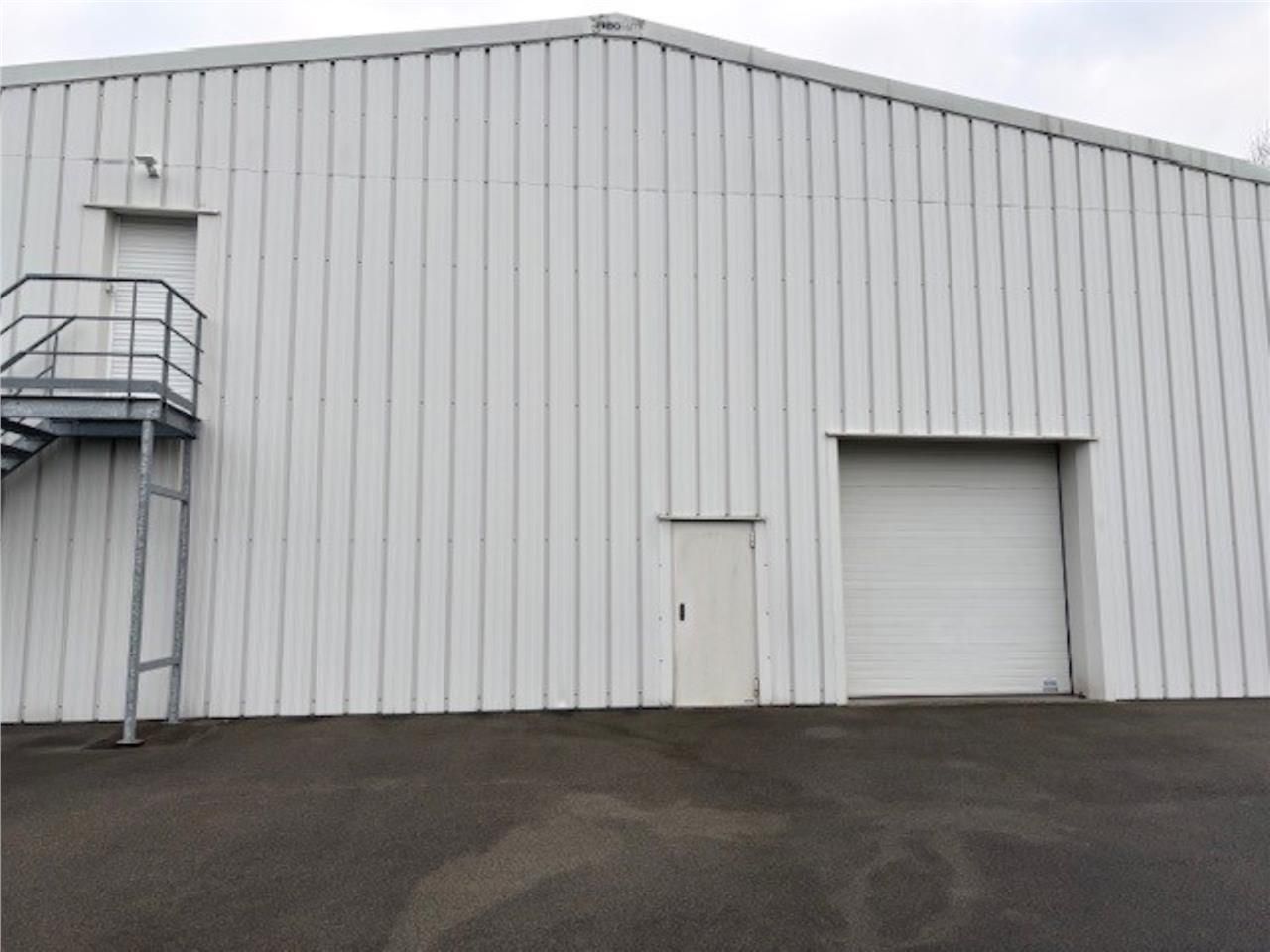 Dans une zone d'activités située Sud Loire, à pro