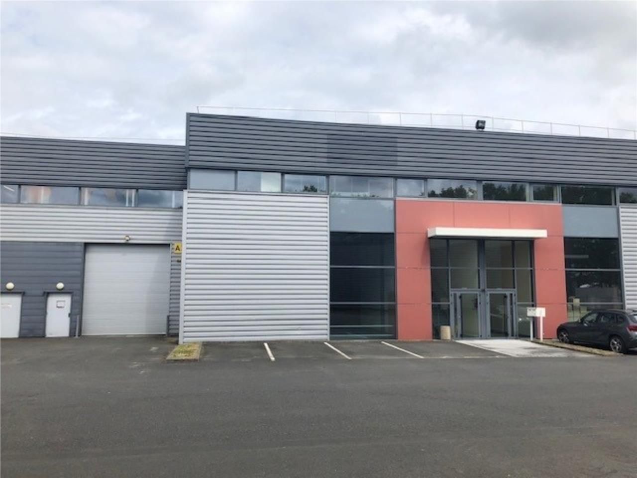 Ensemble immobilier, à proximité immédiate du bou