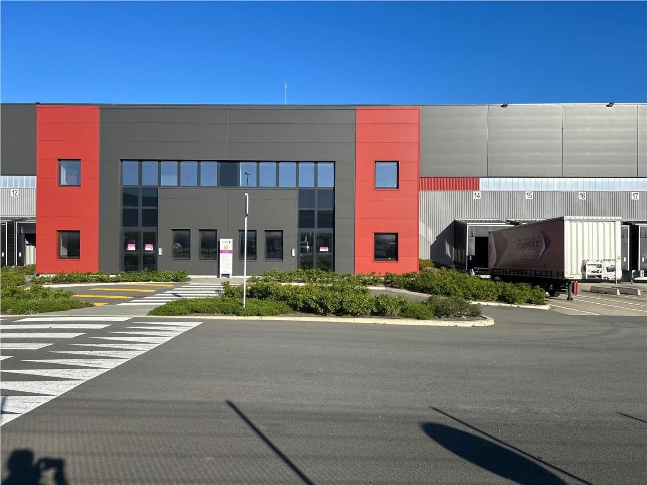 Situé à proximité immédiate de l'A87 reliant Chol