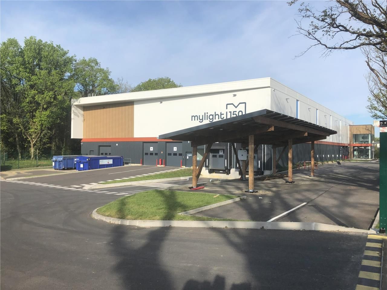 Au coeur de la zone d'activités de Sautron, à pro