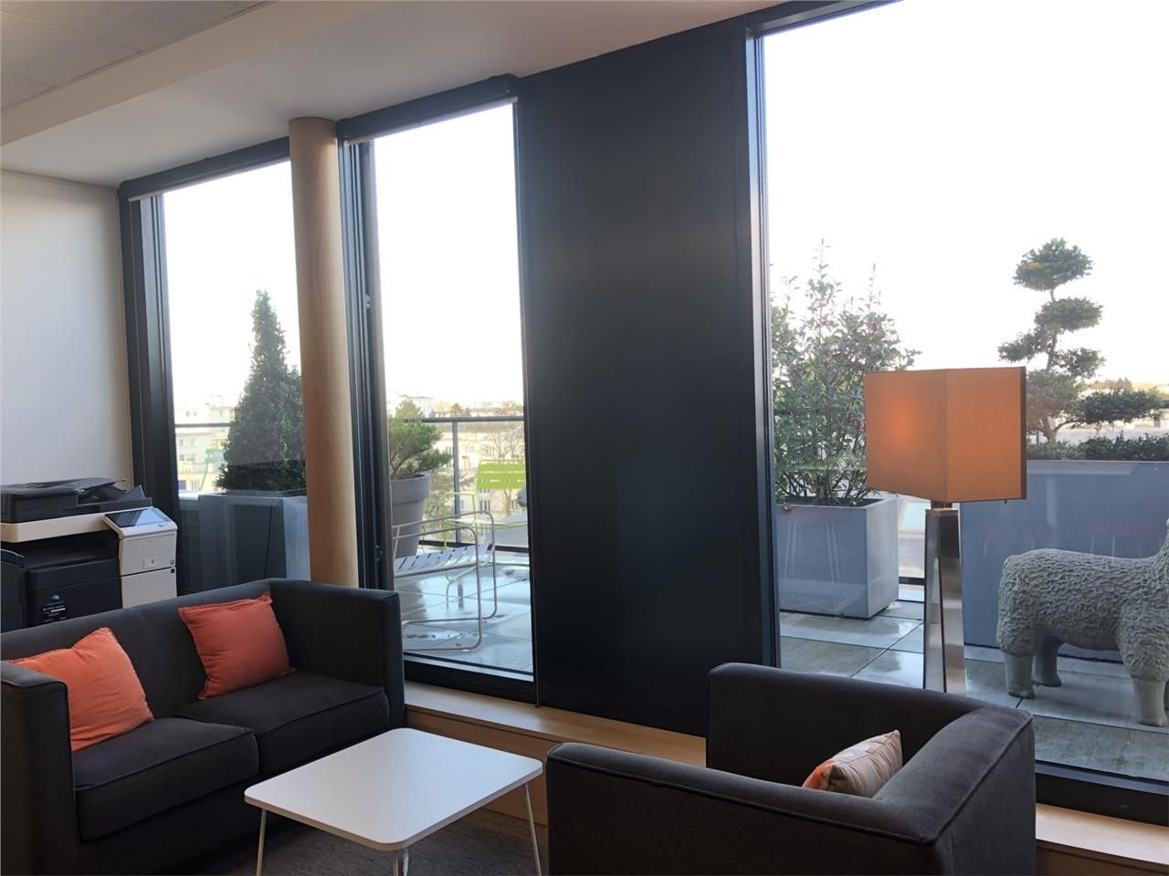 Rond-point de Vannes, au pied du tramway, CBRE vo