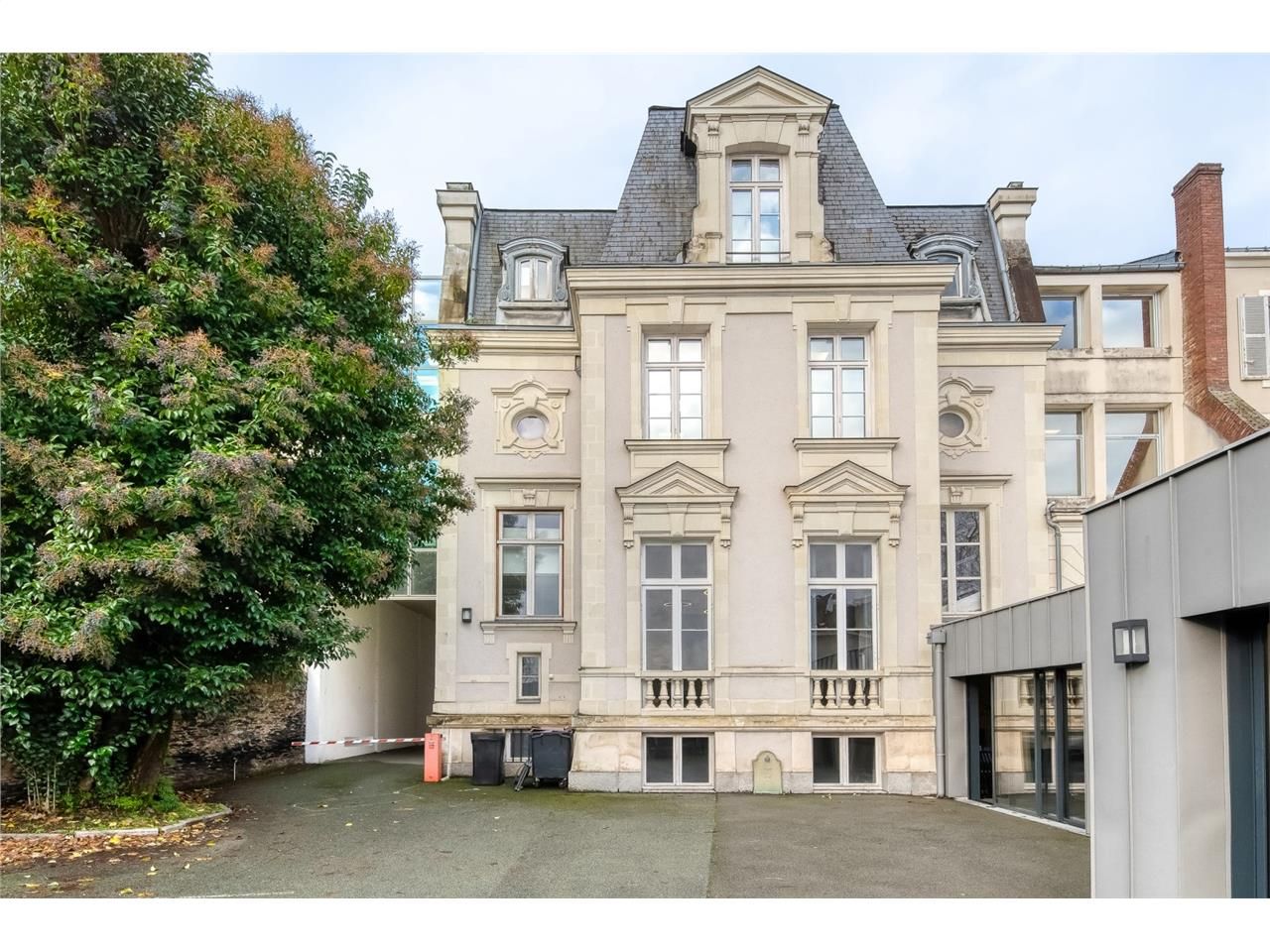 À louer - Immeuble Haussmannien à Angers Situé à 