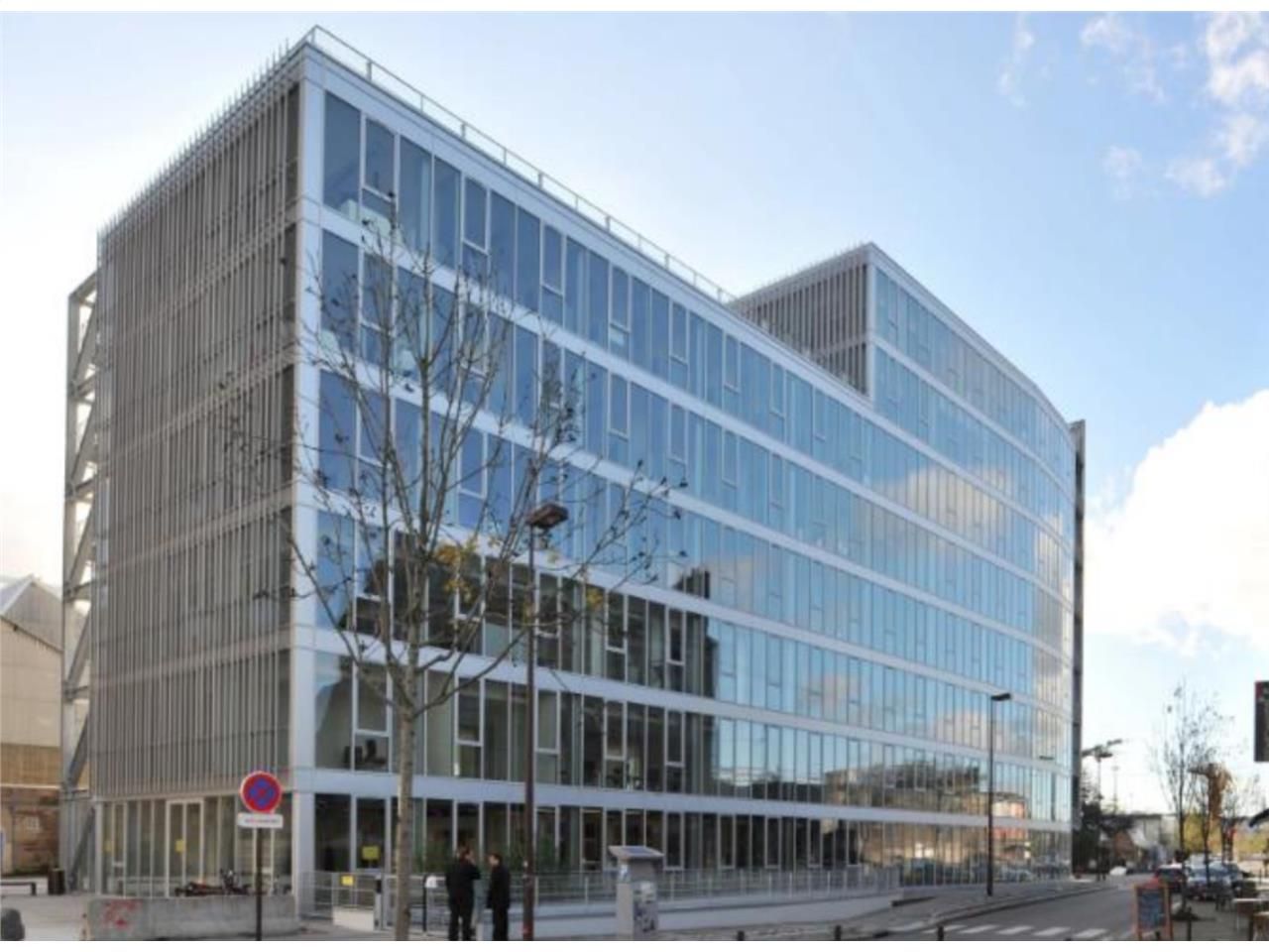 Au pied des Machines de l'île, du pont Anne de Br