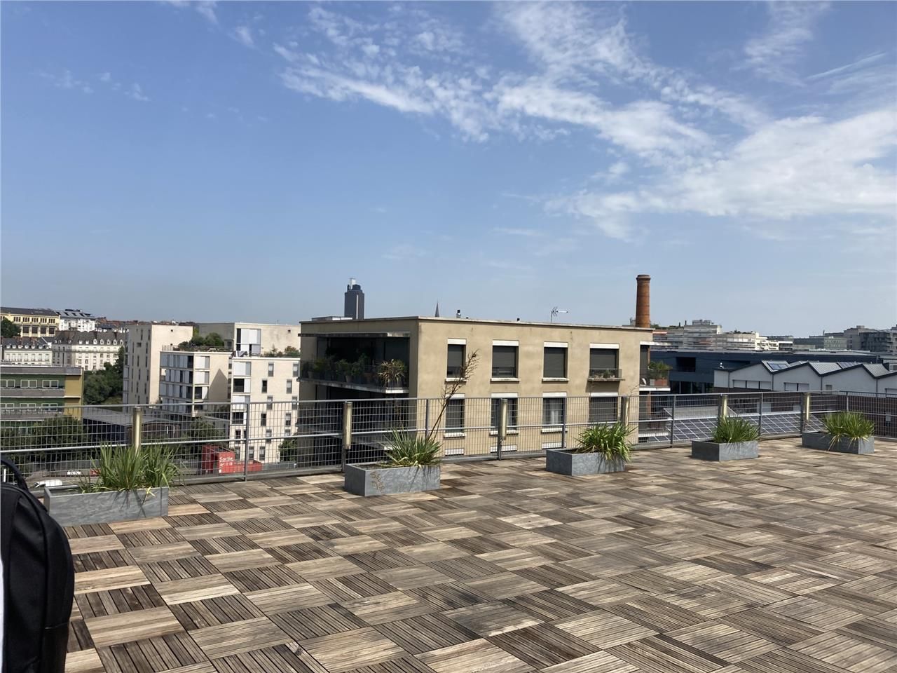 Au pied des Machines de l'île, du pont Anne de Br