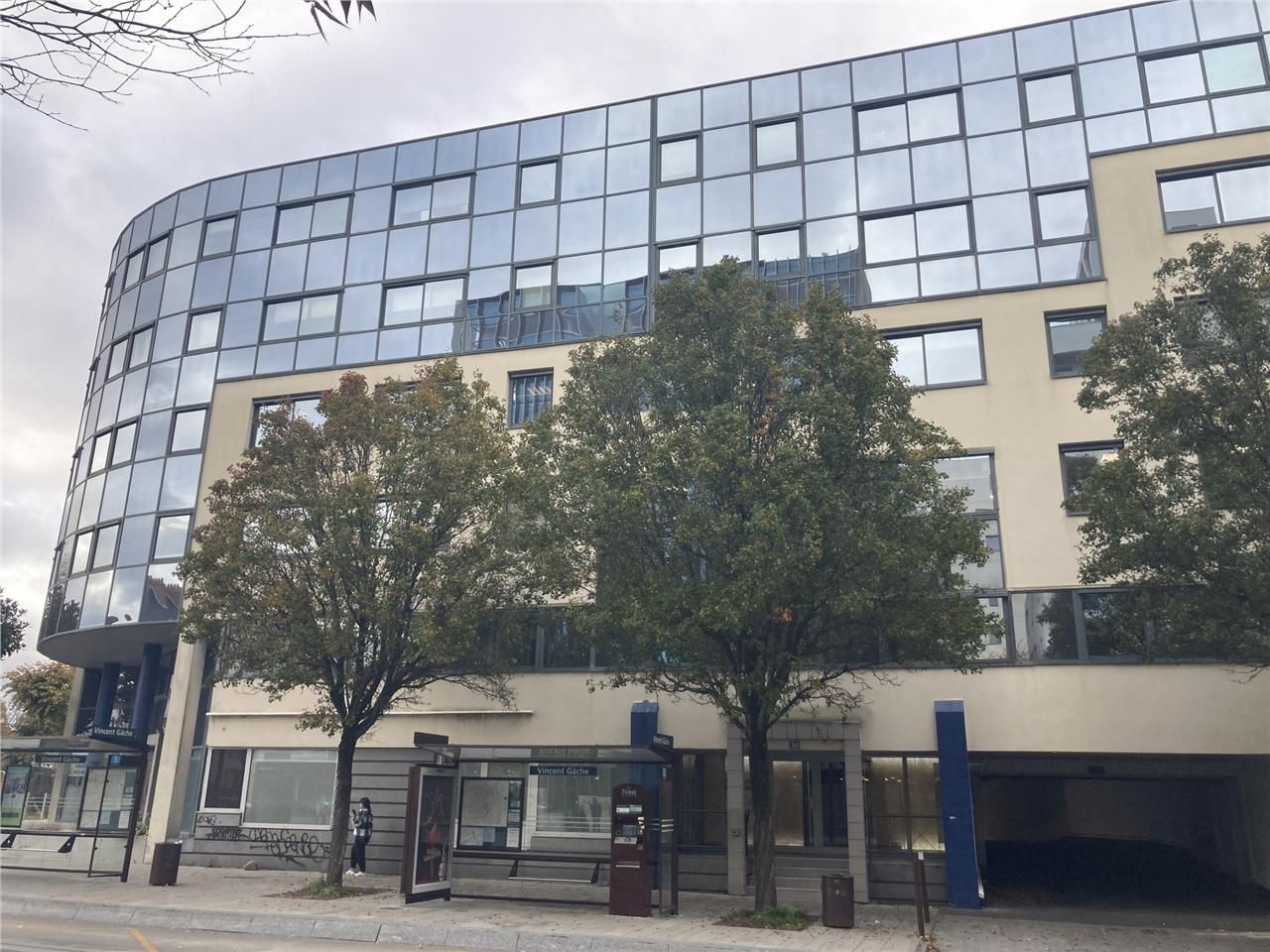 Situé sur l'Ile de Nantes et à toute proximité du