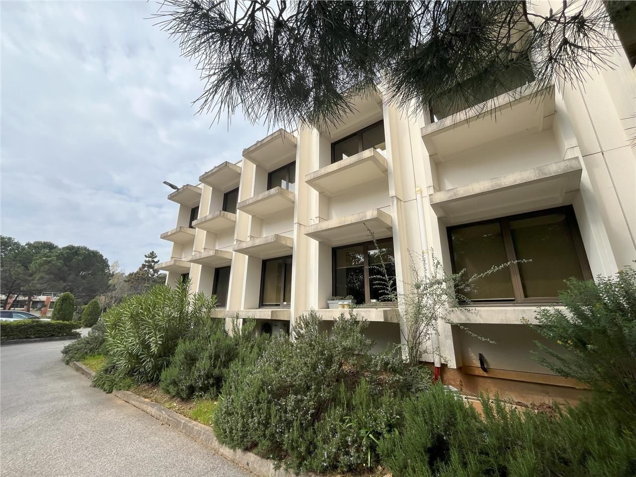 Idéalement situés sur la technopole de Sophia Ant