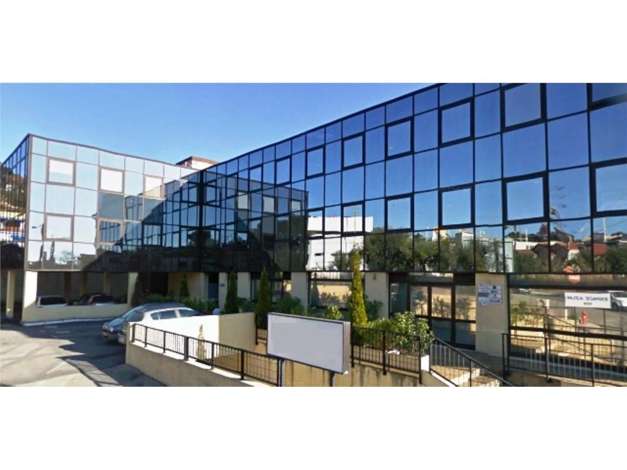 Au sein d'un immeuble en R+2 à Mougins (06250), p