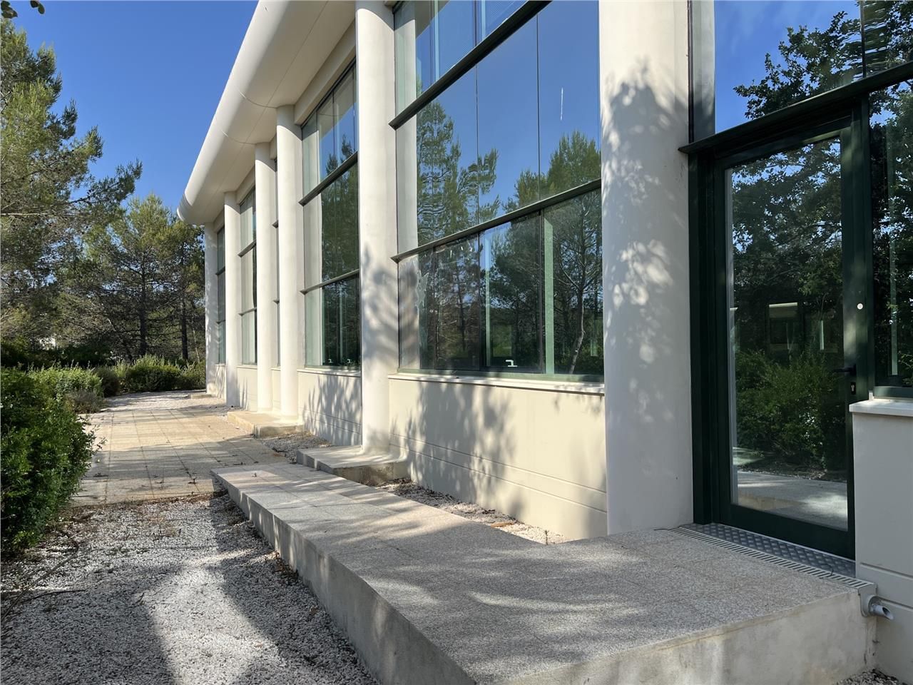 CBRE vous propose à la LOCATION ce bel espace de 