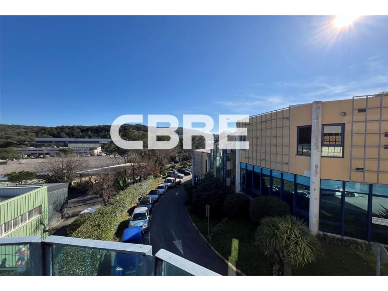 CBRE vous propose à la location des locaux mixtes