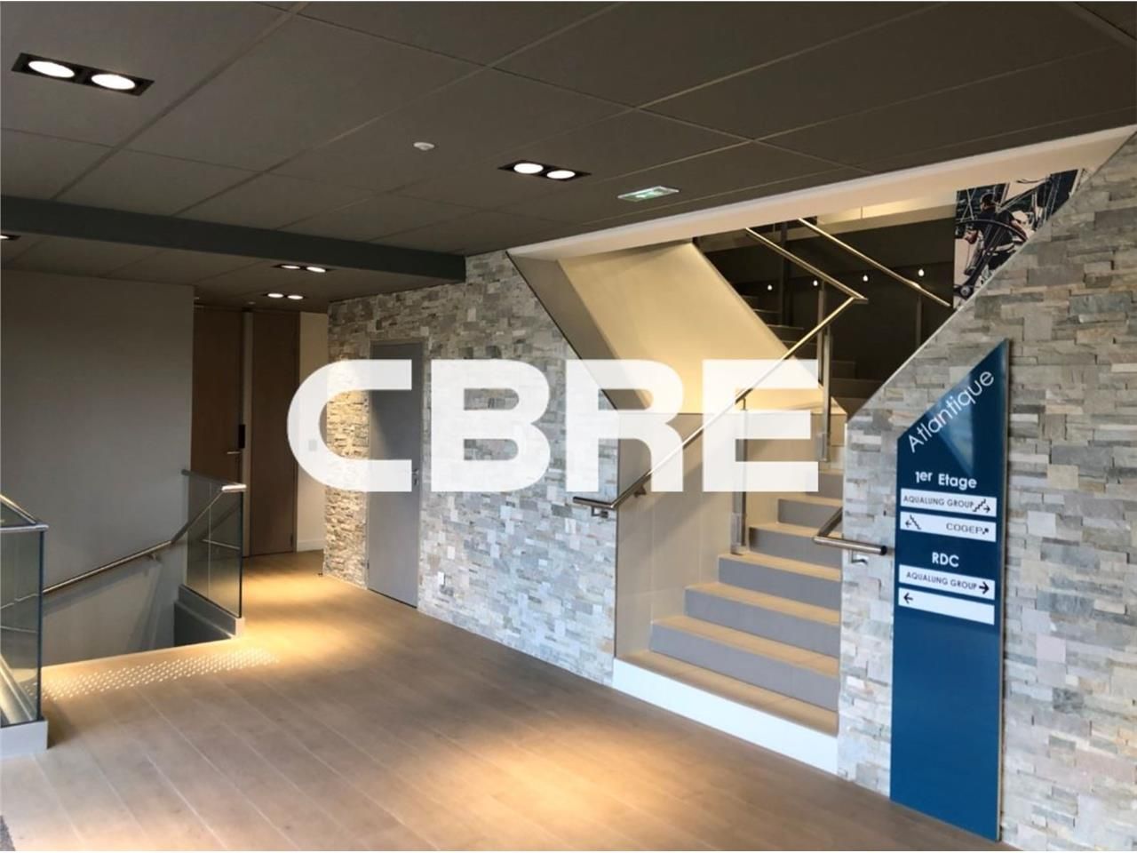 Idéalement situé dans le parc de Sophia-Antipolis