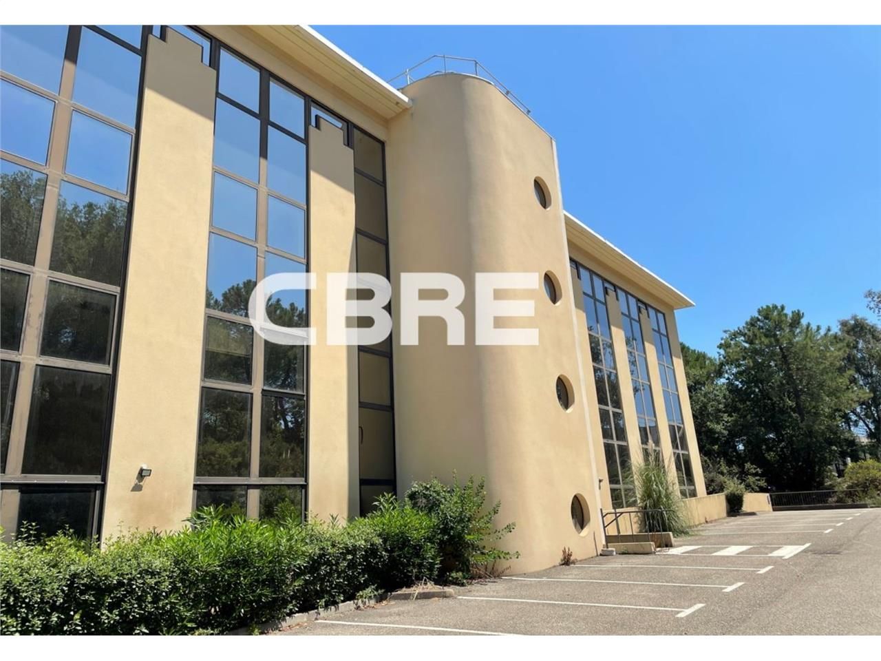 Idéalement situé dans le quartier des Bouillides 