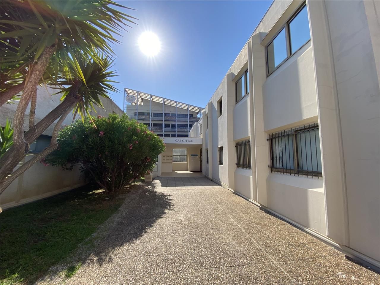 SAINT LAURENT DU VAR (06700) - CBRE vous propose 