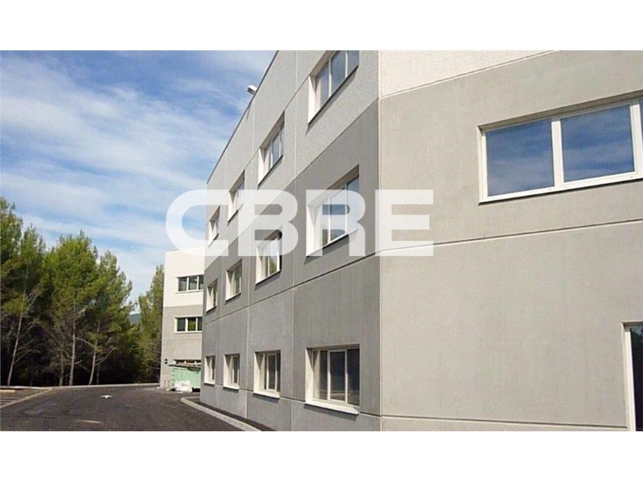 CBRE vous propose à la location ces locaux d'envi