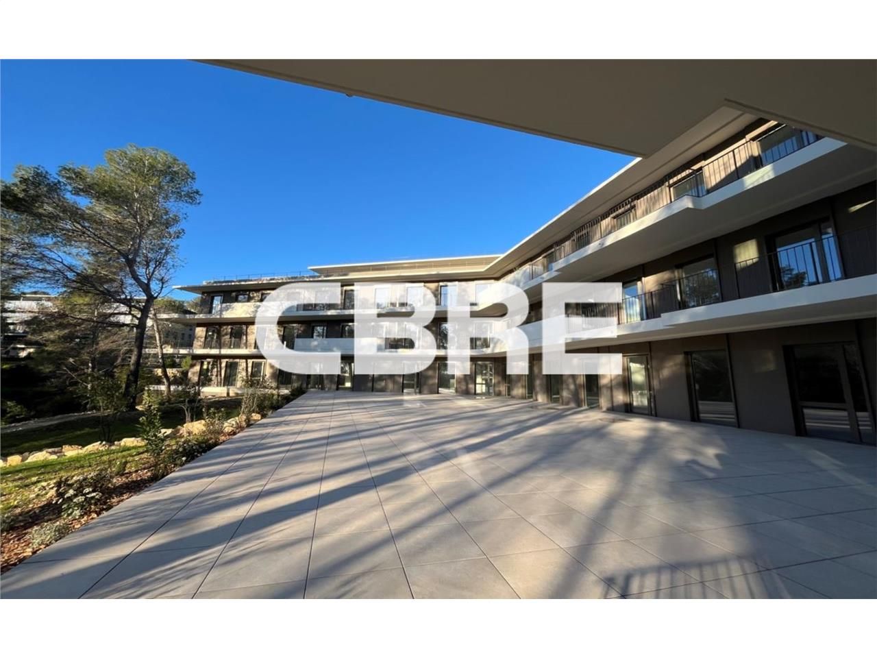 A DECOUVRIR ! CBRE vous propose à la location ces