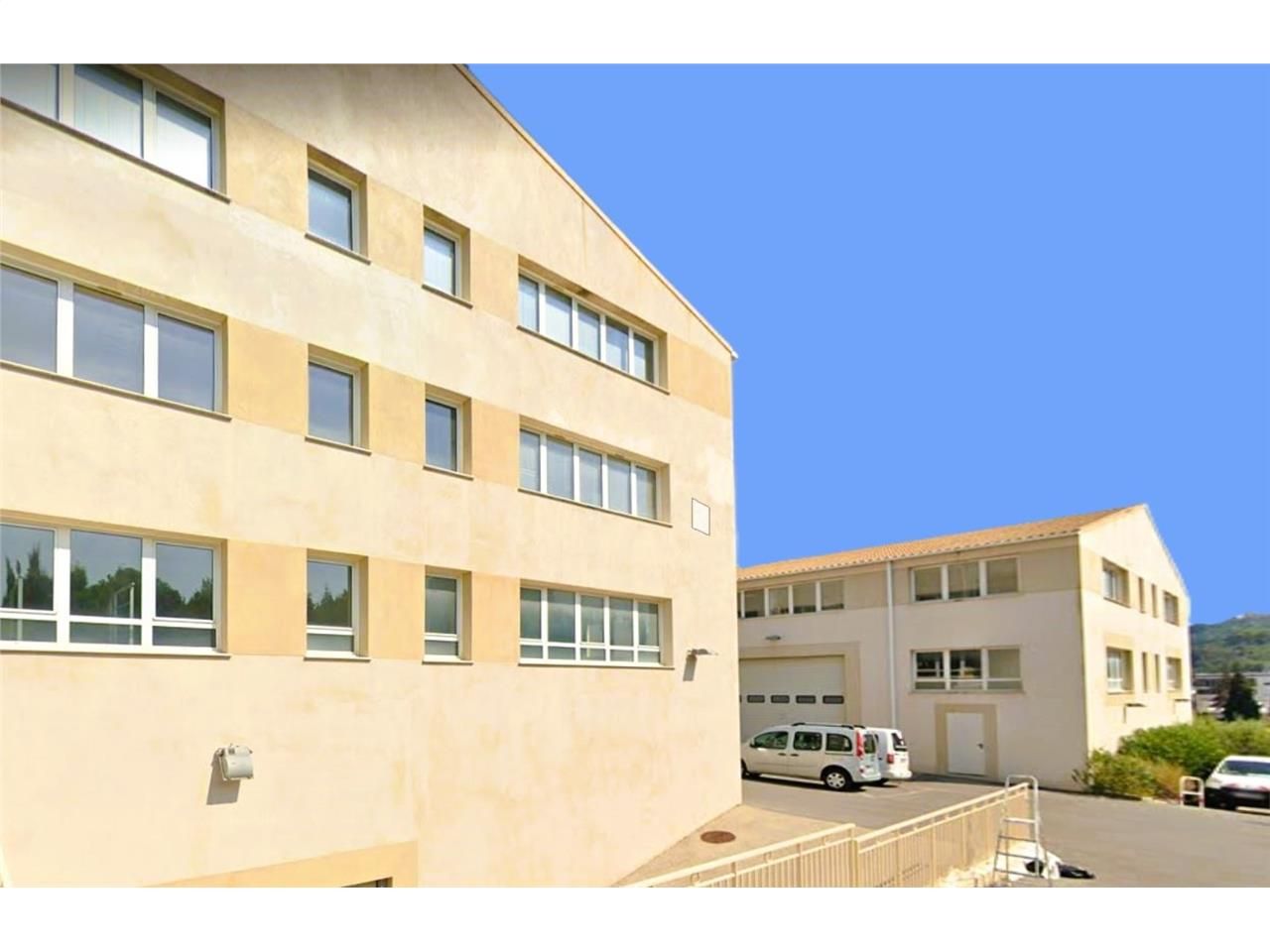 Localisés dans le parc d'activités de la Plaine à